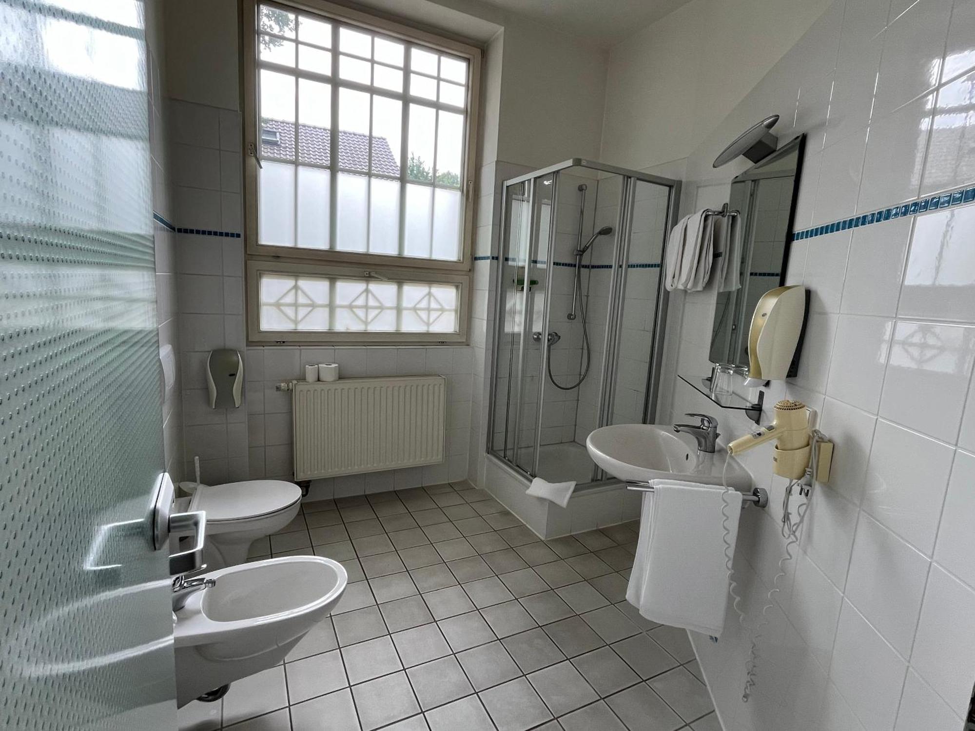 Hotel Hahn Gondelsheim Habitación foto