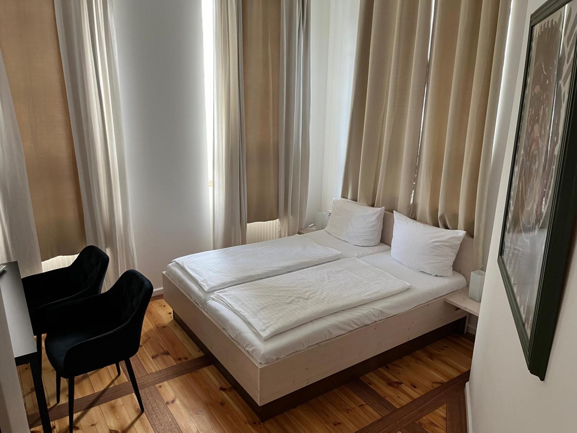Hotel Hahn Gondelsheim Habitación foto